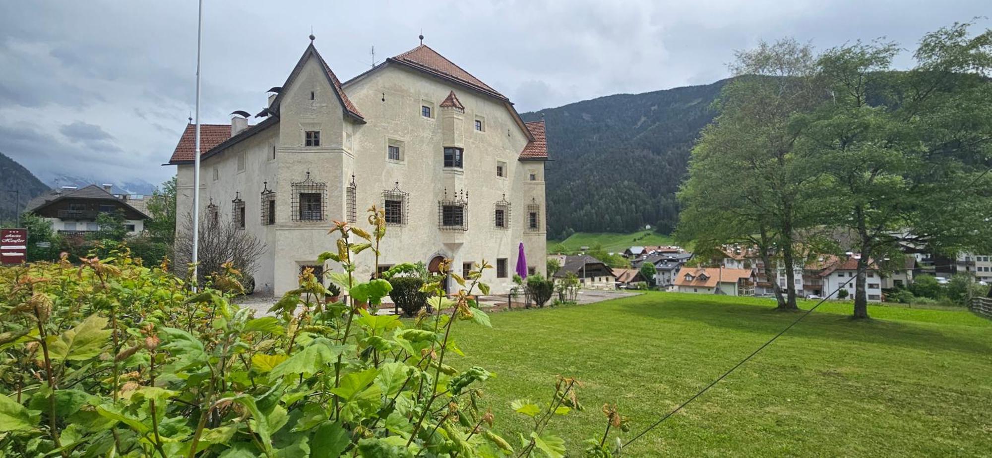 Ansitz Heufler Hotel Rasun di Sopra Luaran gambar