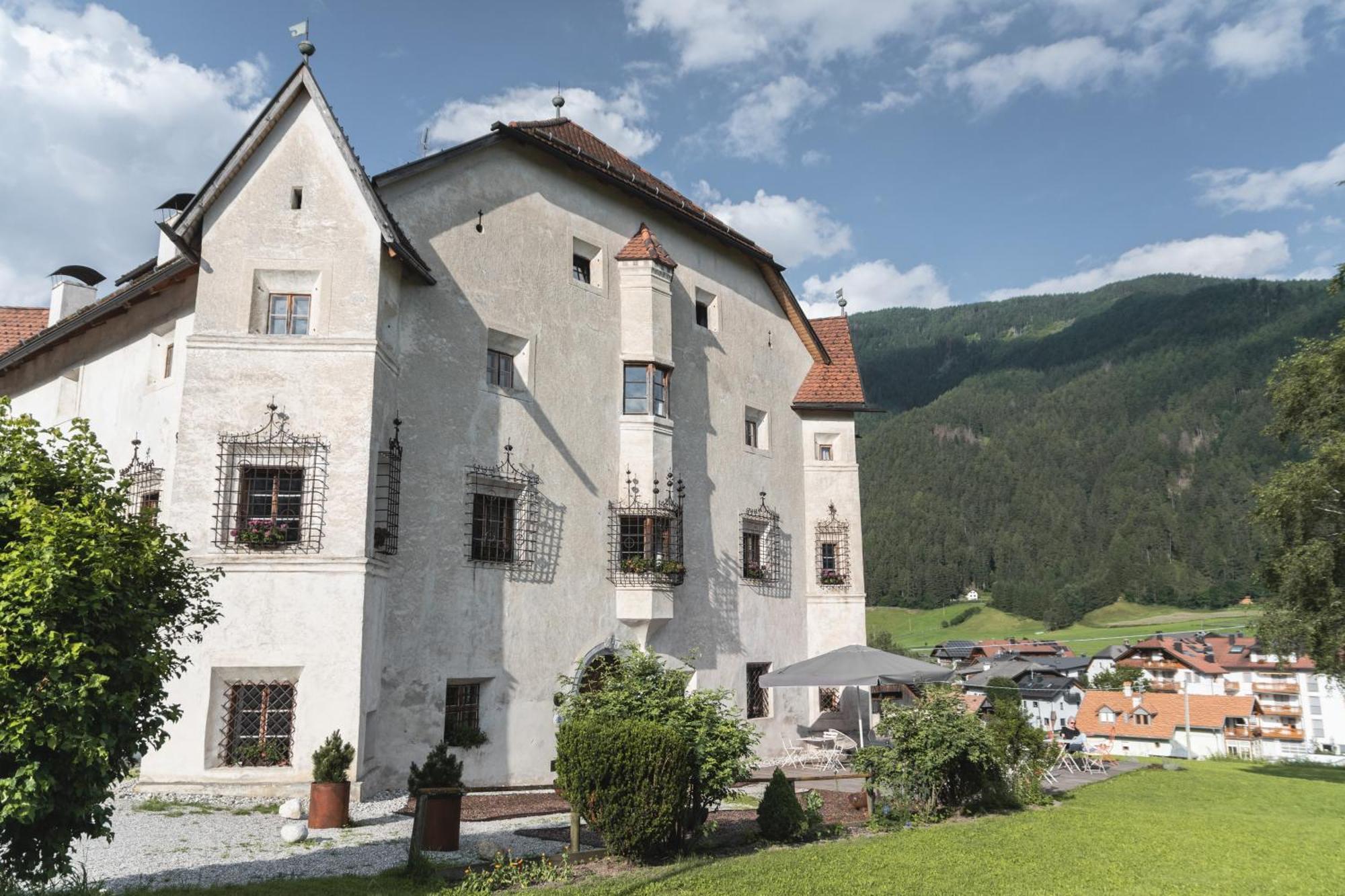 Ansitz Heufler Hotel Rasun di Sopra Luaran gambar